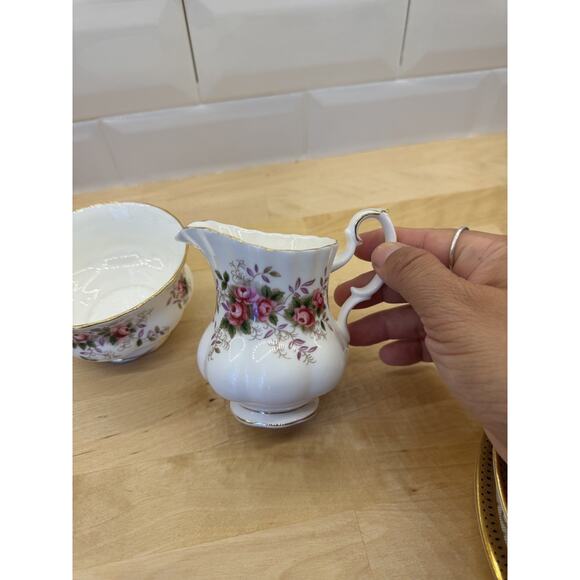 Royal Albert- England - Lavender Rose Creamer & Sugar - Picture 8 of 8